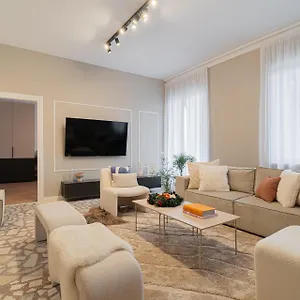 Loggia & Luxe 5br Penthouse In Universitatii Area Apartment